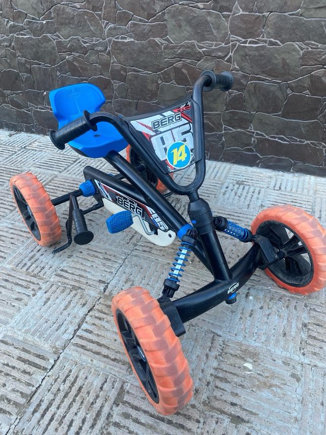 Kart a pedales BERG con ruedas naranjas