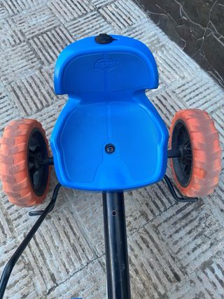 Kart a pedales BERG con ruedas naranjas
