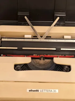 Máquina de escribir Olivetti Lettera 35