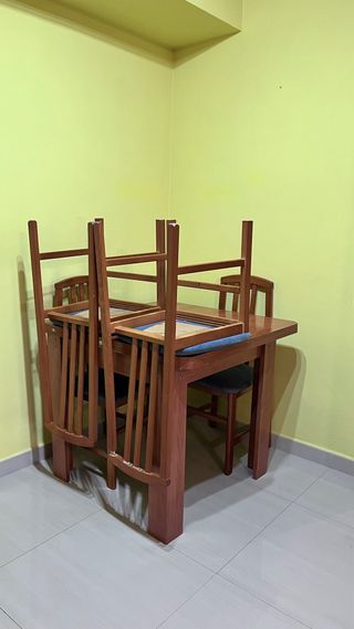 Mesa de comedor extensible de madera
