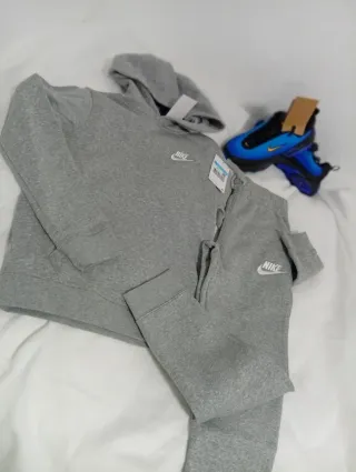 Chándal Nike niño gris