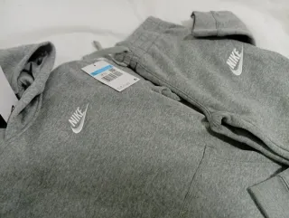 Chándal Nike niño gris