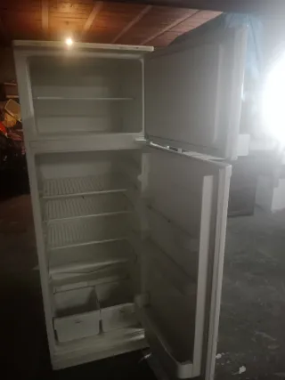 Nevera blanca con congelador