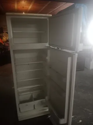 Nevera blanca con congelador