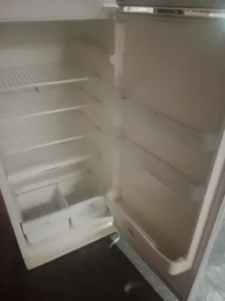 Nevera blanca con congelador