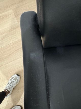 Silla de oficina de piel negra