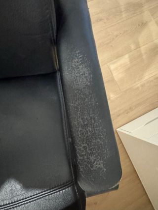 Silla de oficina de piel negra