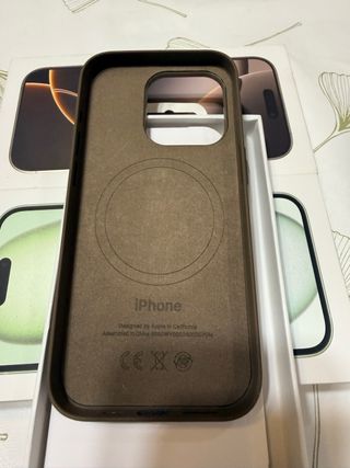 Custodia iPhone 15 Pro FineWoven MagSafe