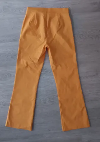 Pantalón naranja Zara