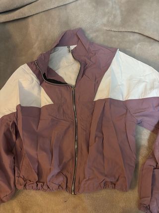 Casaca deportiva mujer morado y blanco