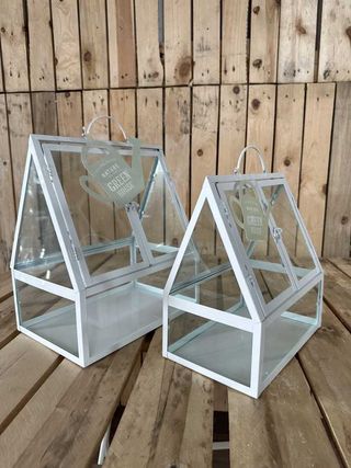 CASA PEQUEÑA PARA PLANTAS Y FLORES