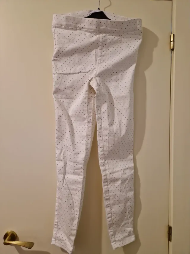 Pantalón pitillo blanco lunares