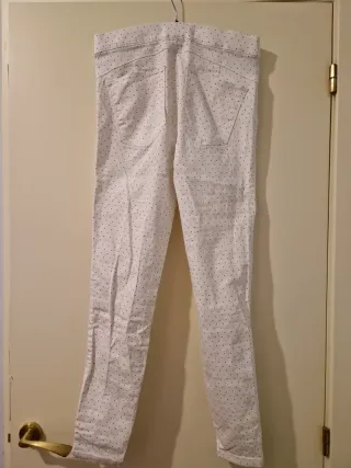 Pantalón pitillo blanco lunares