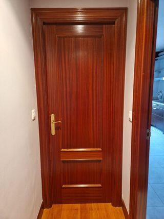 Puertas de madera interior.