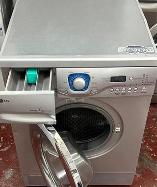 LAVADORA DE CARGA FRONTAL MARCA LG DE 7 KILOS INOX