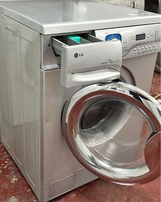 LAVADORA DE CARGA FRONTAL MARCA LG DE 7 KILOS INOX