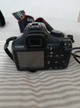 Cámara Canon EOS 1100D Negra + Accesorios