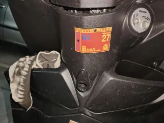 Suzuki Address 125 Negra con Baúl Givi