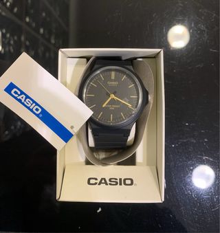 Reloj Casio MW-240-1E2V Negro/Dorado
