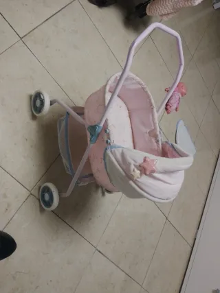 Carrito de muñecas rosa