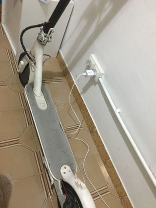 Patinete eléctrico blanco