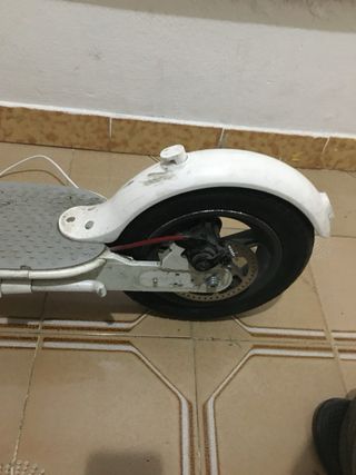 Patinete eléctrico blanco