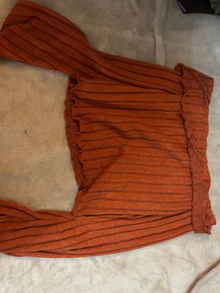 Top naranja de canalé con volantes