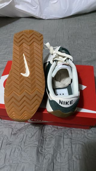 Nike Waffle Debut Verde y Beige