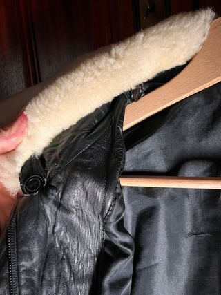 Cazadora cuero negra cuello borreguito