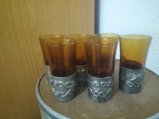 Vasos de cristal con base de estaño