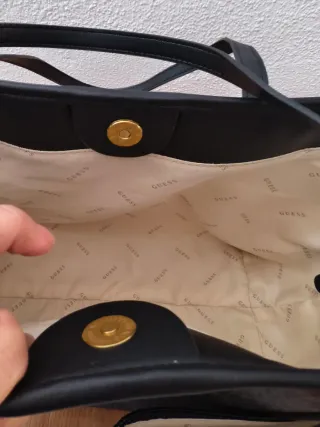 Bolso Guess Negro y Gris con Neceser