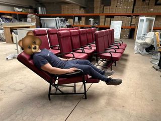 BUTACA RECLINABLE CON REPOSAPIES