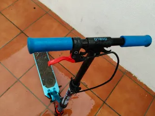 Patinete Oxelo azul y rojo