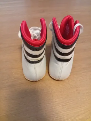 Adidas vintage blancas y rojas