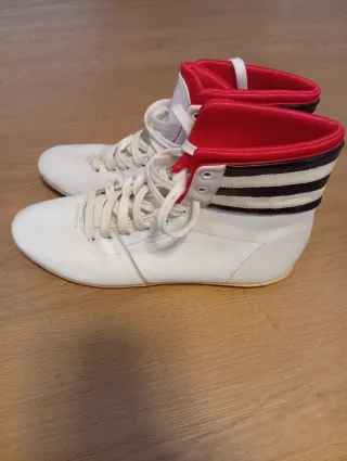 Adidas vintage blancas y rojas