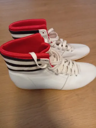 Adidas vintage blancas y rojas