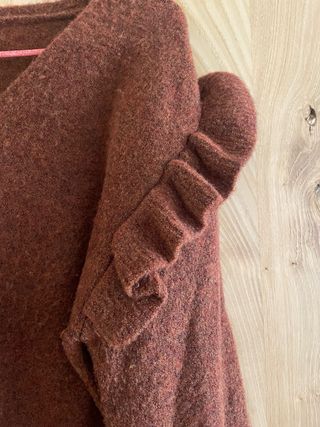 Chaqueta marrón con volantes