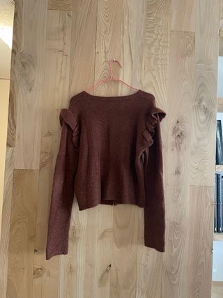 Chaqueta marrón con volantes