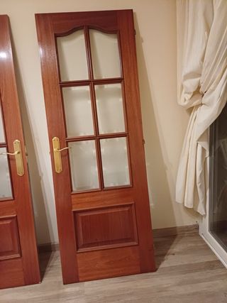 Puertas de madera con cristal o ciegas