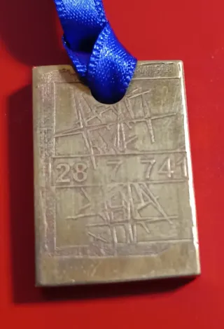 Plaquitas con secuencias numéricas de Grabovoi