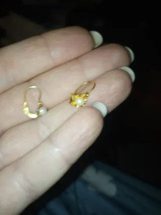Pendientes de oro y perla para niñas.