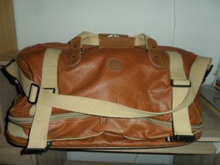 BOLSO DE DEPORTE GRANDE DE PIEL POR 8 EUROS