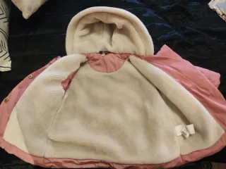 Cazadora niña rosa con capucha