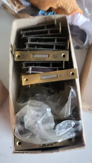 Cerradura antigua dorada