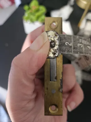 Cerradura antigua dorada