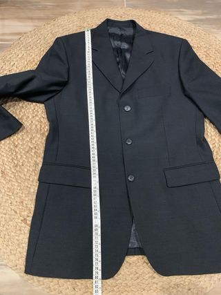 Traje de chaqueta gris oscuro