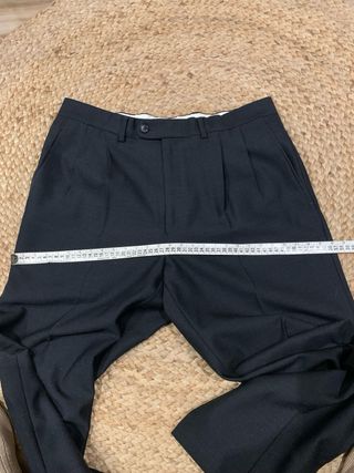 Traje de chaqueta gris oscuro