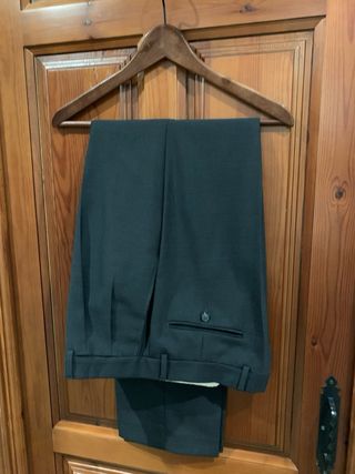 Traje de chaqueta gris oscuro