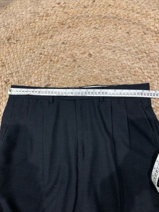 Traje de chaqueta gris oscuro