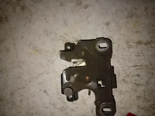 Cerradura Capó Audi A3 8L